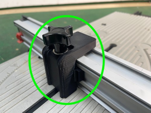 Bracket handle for - &,